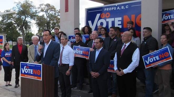 Henry Cisneros, flanked by four other San Antonio mayors, discusses his objections to the fire union's proposed amendments to the city charter.