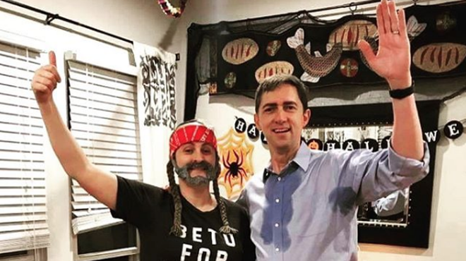 This Texas Couple Totally Nailed Their Sweaty Beto O'Rourke, Willie Nelson Halloween Costumes