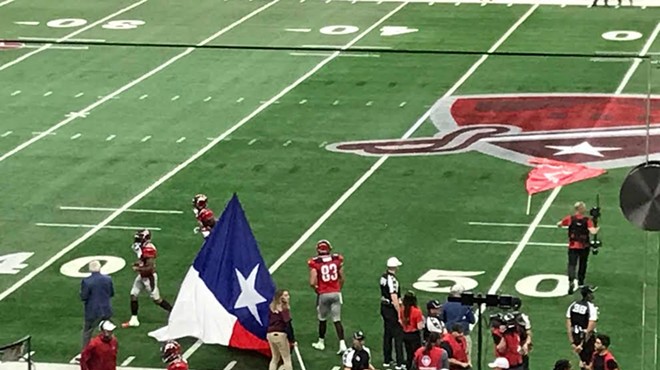 A Lone Star flag made an appearance at Saturday's San Antonio Commanders game, because Texas.
