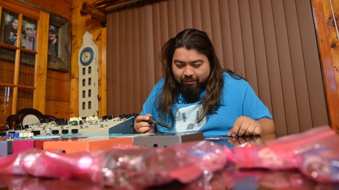 Painting with Sound: Art Hernandez’s Ruckus Audio Pedals Builds Effects Prized By San Antonio Guitar Gurus