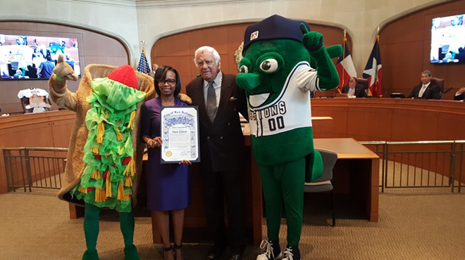 Mayor Ivy Taylor poses with San Antonio Missions owner David Elmore and mascots Ballapeno and Henry the Puffy Taco.