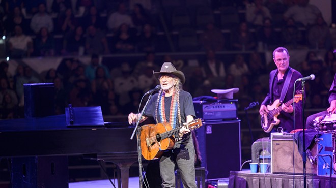 Willie Nelson Rocks The Rodeo