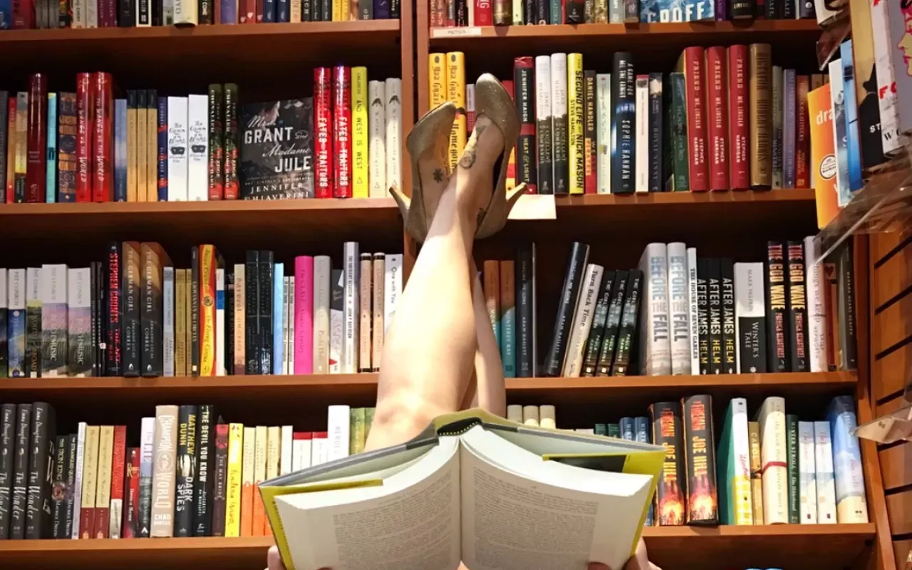 Image: Naked Girls Reading