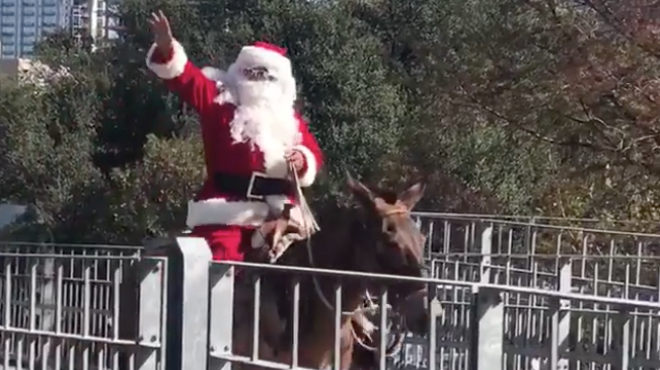 Santa Claus Spotted in Downtown Austin, Surprisingly Not a Hipster
