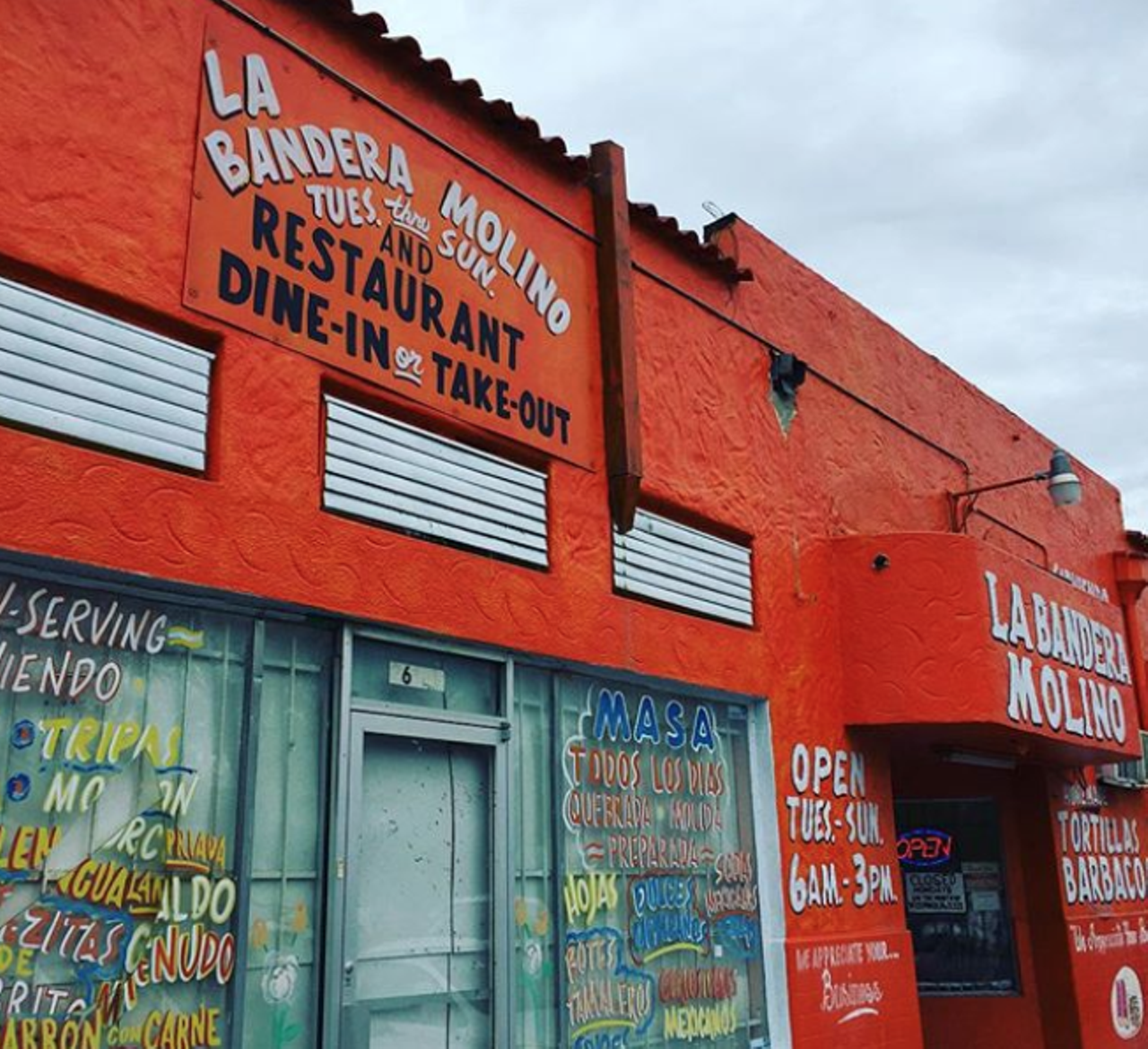 La Bandera Molino
2619 N Zarzamora, (210) 434-0631
Some of the best barbacoa in all the land is made at this tiny shop that’s part mercado, part restaurant. Go there for the menudo and the breakfast tacos.
Photo via Instagram / tbonegetit