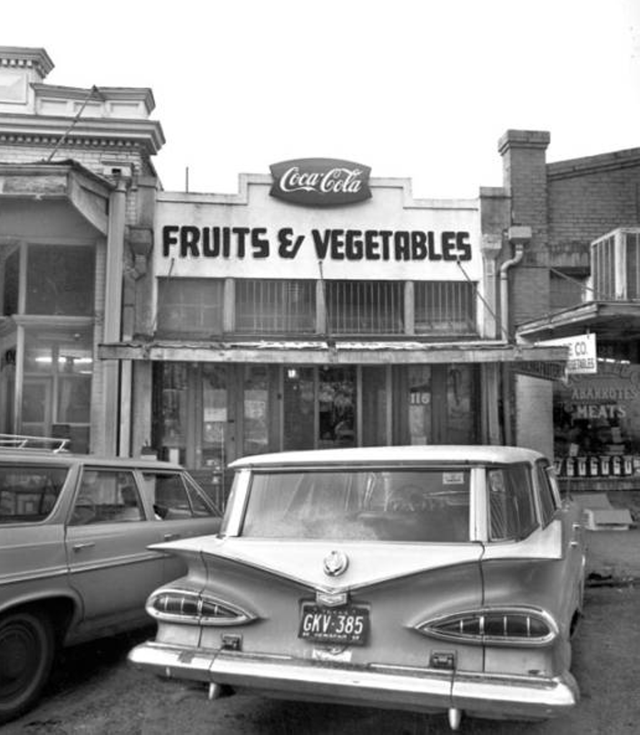 Who remember La Moderna Fruit Stand on Produce Row? This is a snapshot of the store in 1968.