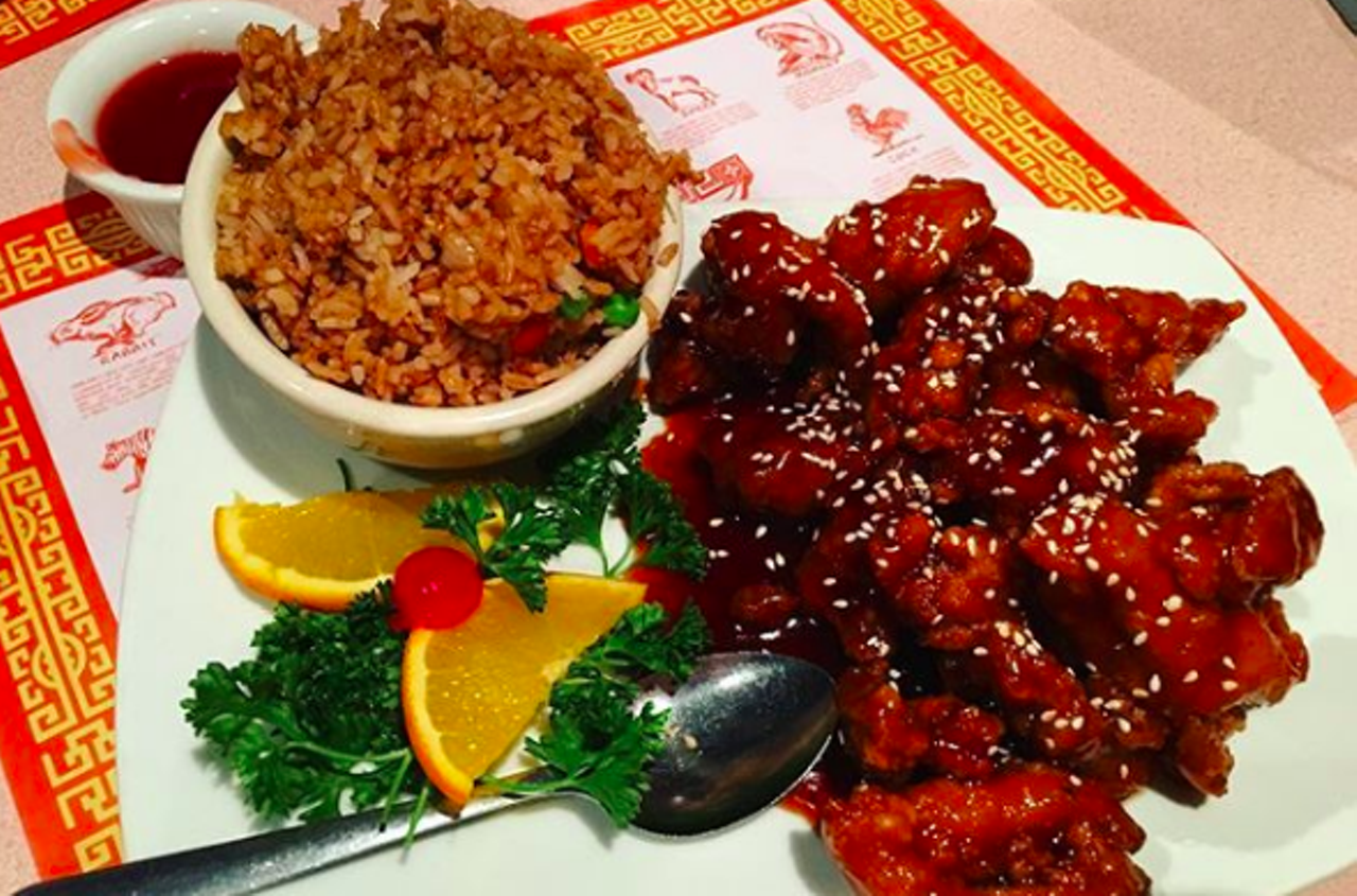 China Bowl
1361 S Main St, Suite 301, Boerne, (830) 331-8558
You want Chinese fare? Go and get some at China Bowl if you’re in the area. Open for lunch and dinner, you can score traditional plates and all the apps you know and love. Go on, have a feast!
Photo via Instagram / chowstagramm