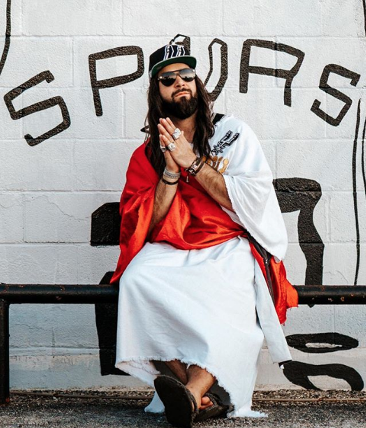 Spurs Jesus
You love the Spurs. You love Jesus. You love Spurs Jesus. Who else would you dress up as?
Photo via Instagram / spursjesus