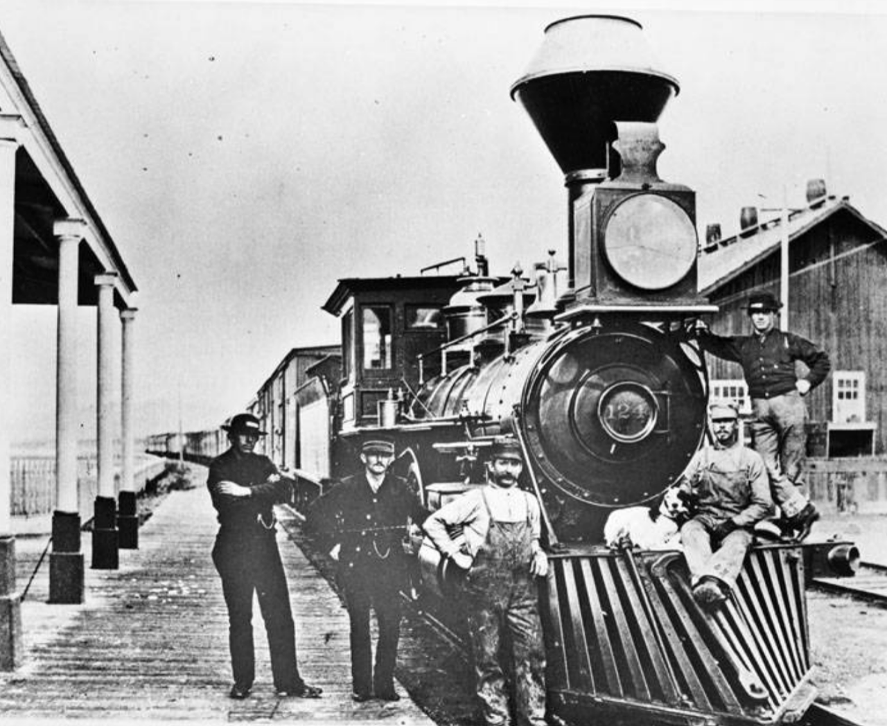 Texas’ major cities are all far apart from each other for a reason.
In the late 1800s, when Texas was really forming into what it is today, new settlements were able to be far away from existing, and larger, cities. Why? The boom of the railroad industry meant that there could be some space between different places where people lived.
Photo via UTSA Libraries Special Collections