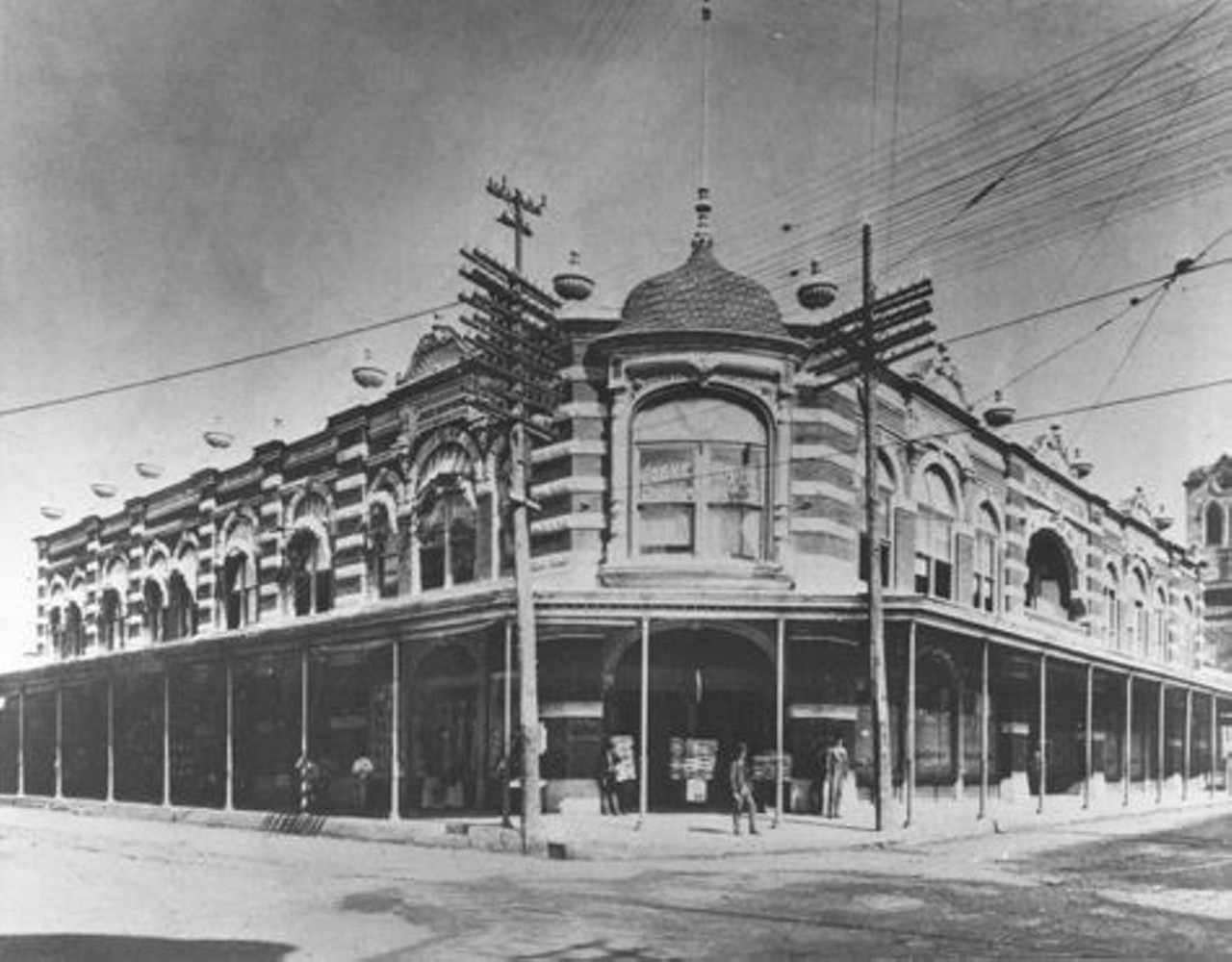 The Joske Bros. Store at Alamo and Commerce Streets before its 1909 expansion.