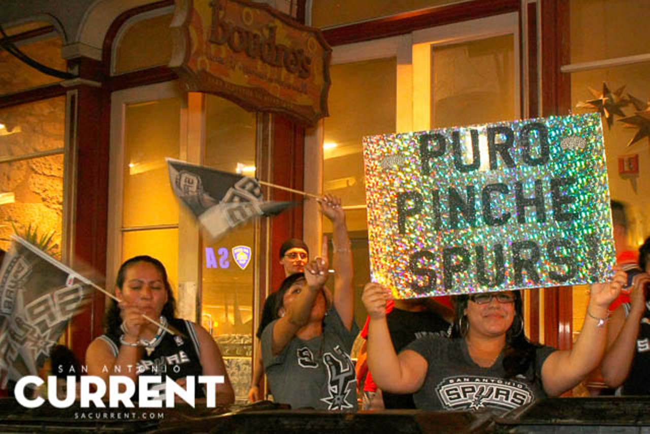 Crazy Photos of Fans in the Streets for Puro Pinche Spurs