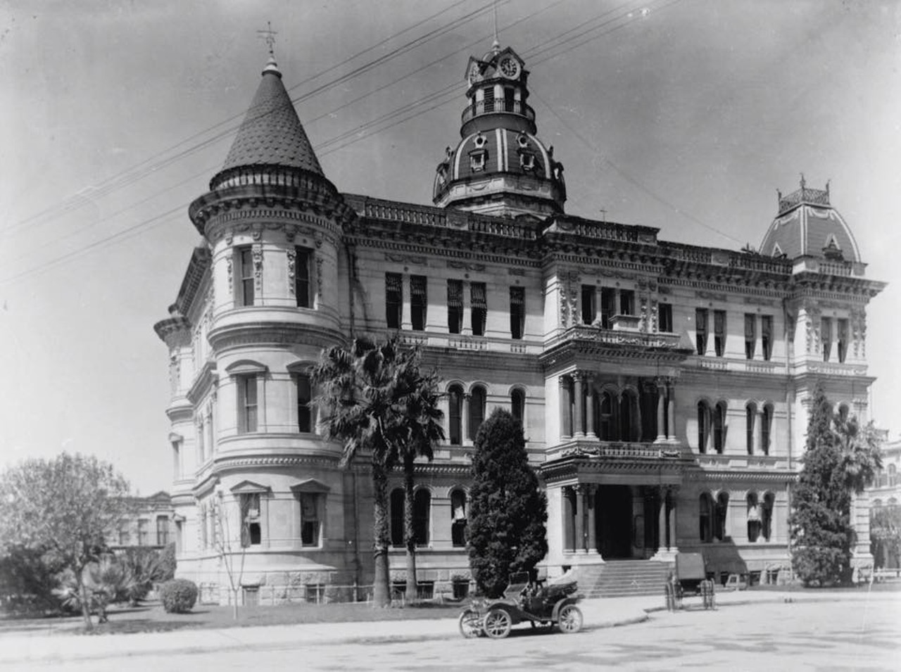 Circa 1915,  San Antonio City Hall, which was completed in 1891. In 1927, a fourth floor was added and is still being used today.