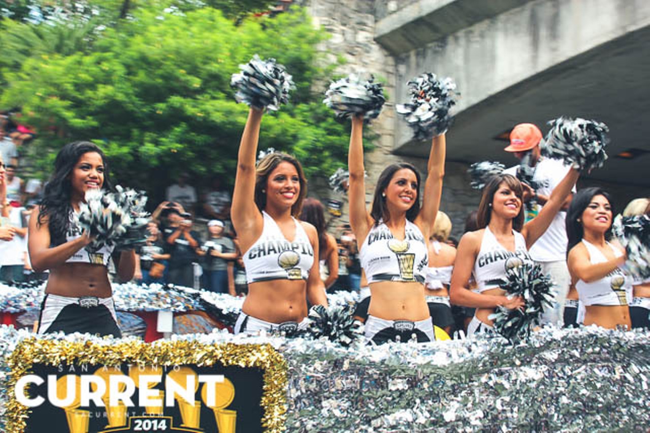 Five Ring Celebration: Photos from the Spurs Champion River Parade