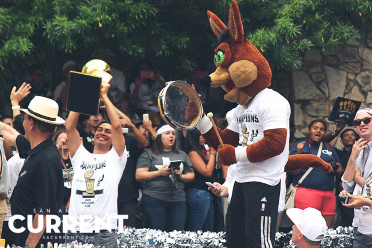 Five Ring Celebration: Photos from the Spurs Champion River Parade
