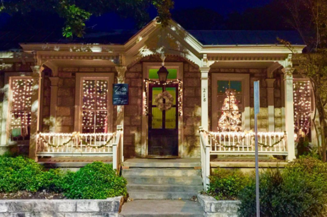 La Villita 
418 Villita St.
If you find yourself in the downtown area, be sure to wonder over to the Historic Arts Village to check out the lights. 
Photo via Instagram, shopzelle