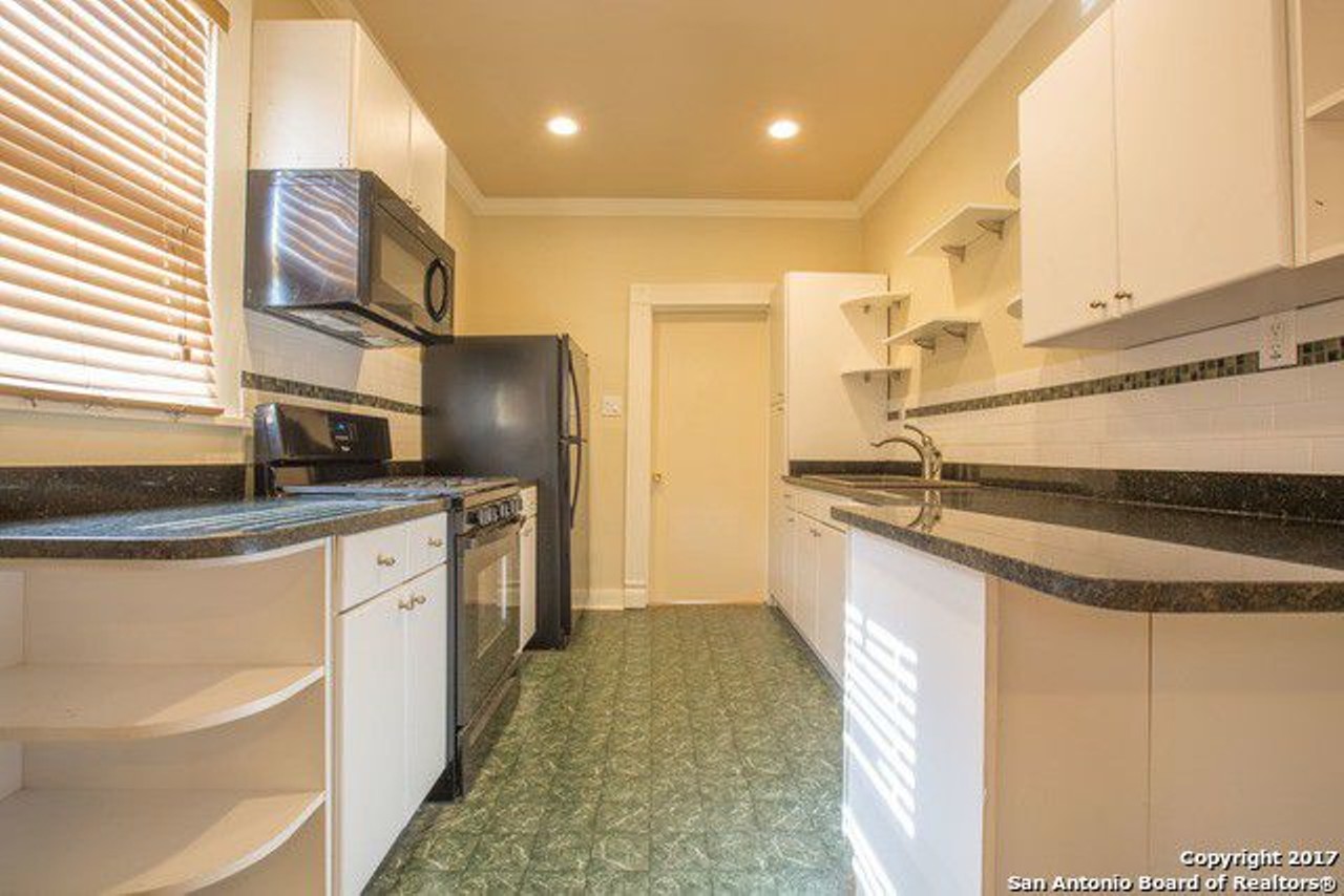 512 W. Craig Place Apt. 3
$1,000/month
1 bed, 1 bath, 750 sq. ft.
The kitchen is recently updated with granite countertops and new appliances.