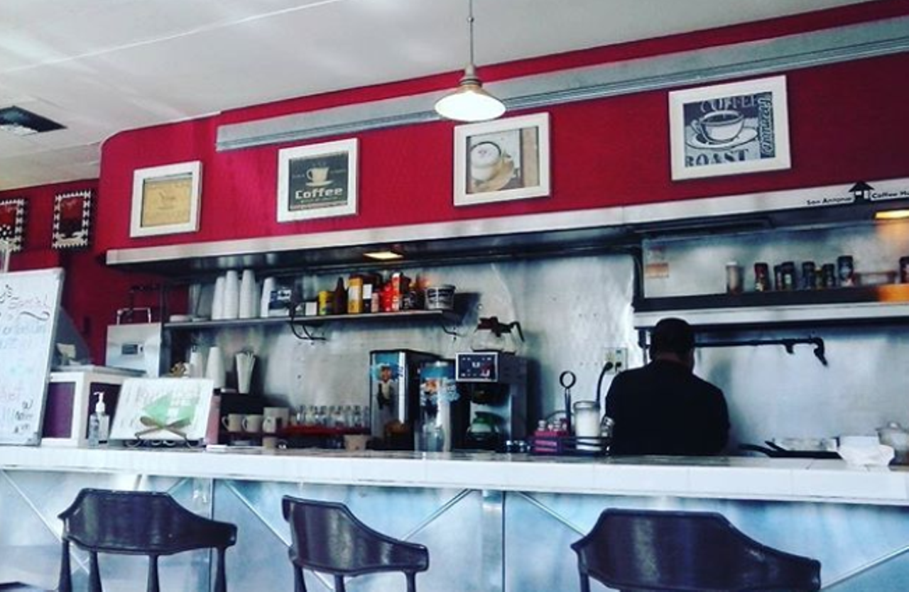 The Hut Diner
1610 Fredericksburg Rd., (210) 649-8574
Find the classics here and enjoy – buttermilk pancakes, chicken and waffles, Texas French toast (?) and a croissant sandwich to name a few.
Photo via Instagram / claudinemeinhardtmusic