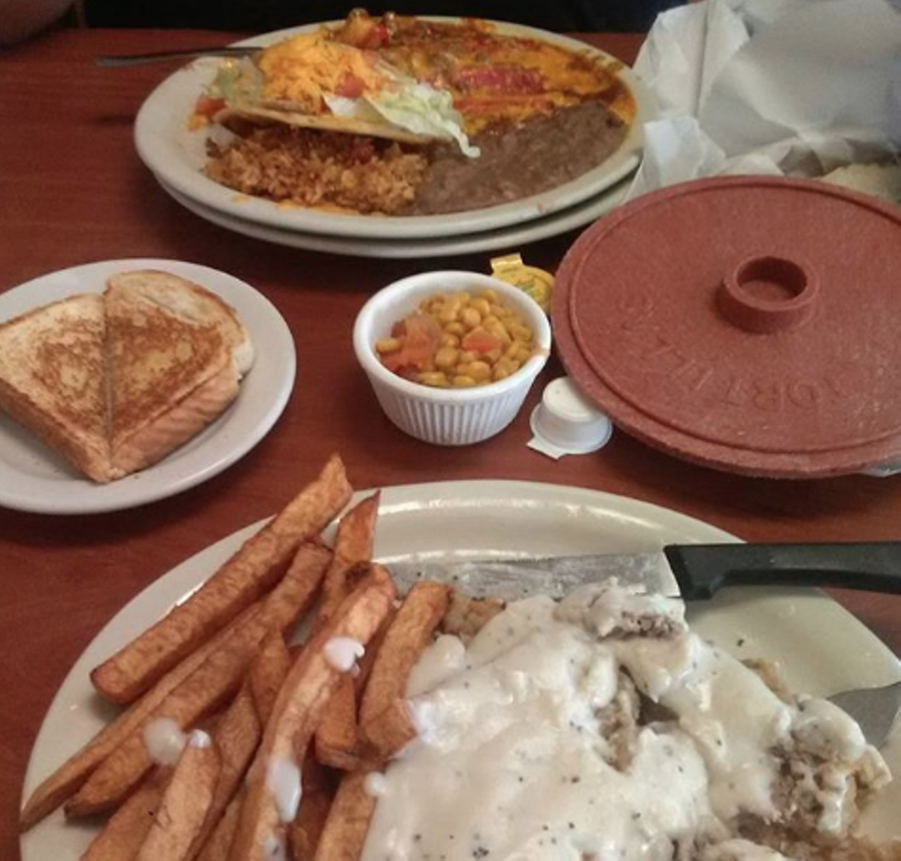 Bobbie’s Cafe
6728 S Flores St, (210) 923-1158
Mosey on down to the Southside for some crazy good eats. You’ll find your typical Mexican dishes, as well as liver & onions, pork chops, and freshly-made fried chicken.
Photo via Instagram / loveroseskul