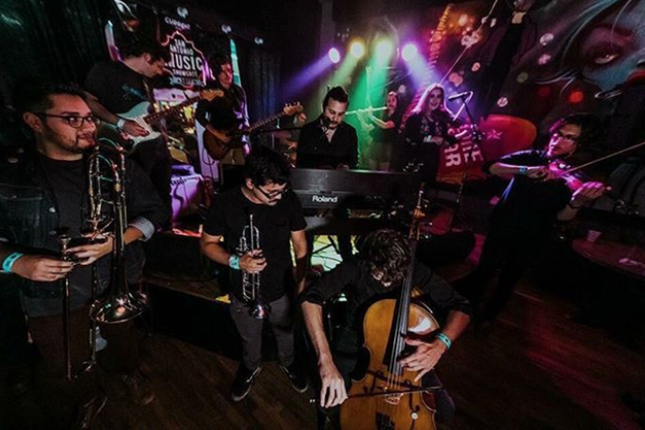 Deer Vibes
Thursday, March 15, 7-7:40pm
What more can be said about Deer Vibes that hasn’t already been said? Since the late aughts, this indie rock orchestra has been hitting the region hard with their beautifully layered indie music in the vein of bands like The Most Serene Republic and The Broken Social Scene.
Photo via Instagram / deervibes