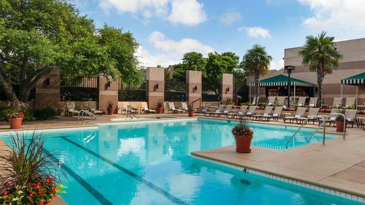 Omni San Antonio Hotel at the Colonnade
9821 Colonnade Blvd, (210) 691-8888, omnihotels.com
The Omni keeps it real – especially with its pool. Considering the size of the hotel, the indoor and outdoor pools here offer plenty of room to stretch your limbs and take to the water. There’s also space to kick back on the patio chairs if you so wish.
Photo via Yelp / Omni San Antonio Hotel at The Colonnade
