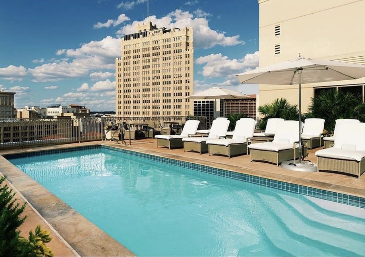 Mokara Hotel & Spa
212 W. Crockett St., (210) 396-5800, omnihotels.com
This luxury hotel delivers on all fronts, and that includes the gorgeous pool here. The four-star hotel is home to a rooftop pool that is adjacent to a cafe so you can snack on lighter fare or get boozy while you hang out poolside.
Photo via Instagram / mokarahotelandspa