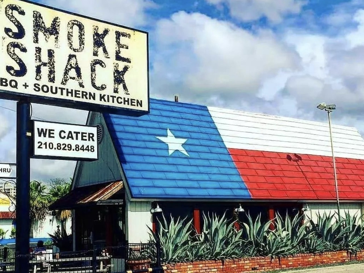 https://media1.sacurrent.com/sacurrent/imager/20-iconic-san-antonio-bars-and-restaurants-everyone-should-try-at-least-once/u/zoom/30735058/smoke_shack.jpg?cb=1702165477