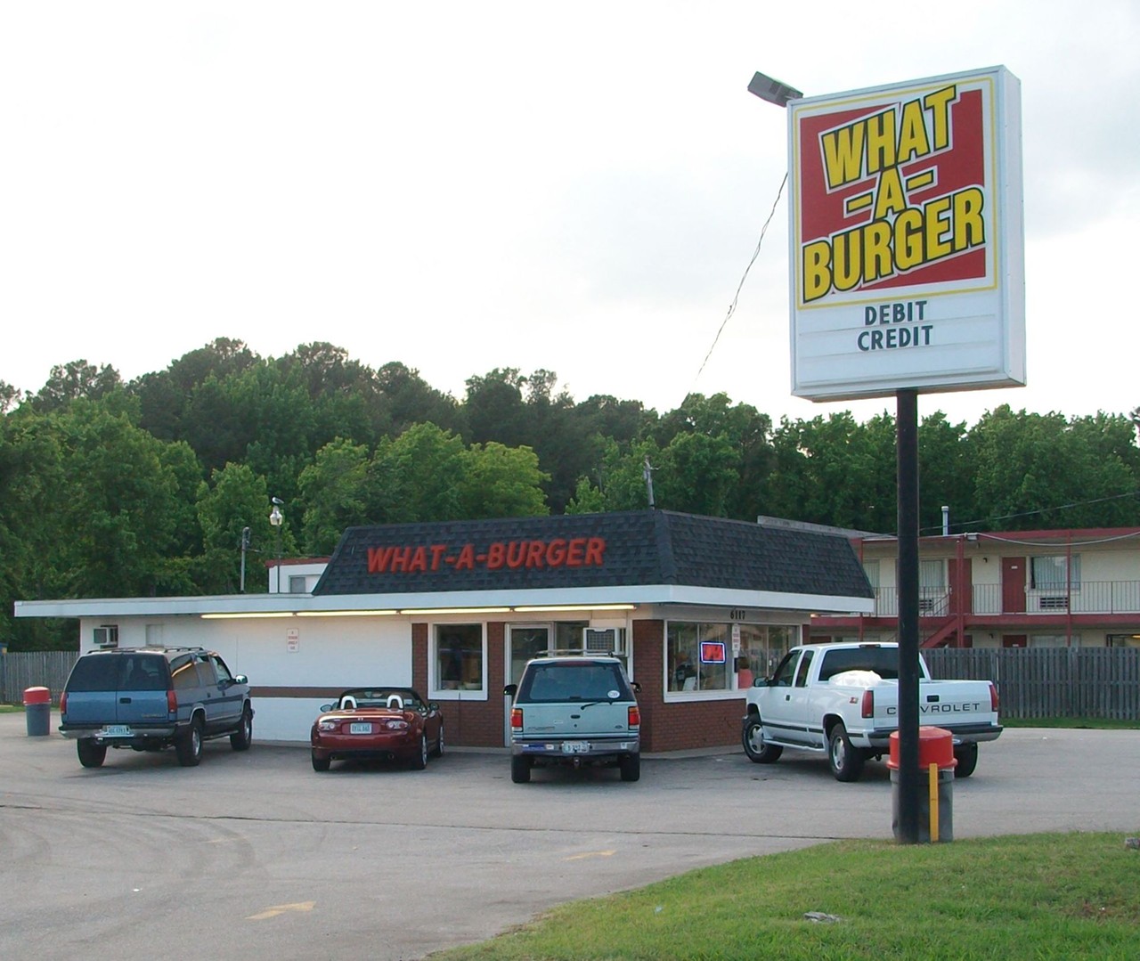 Whataburger or What-A-Burger?
Residents of Virginia and the Carolinas enjoy a chain of burger joints called What-A-Burger, which nearly ended up in a merger with the Texas icon. The two entities eventually settled for a co-existence agreement, and they’ve been happily serving burgers in their respective states since.
Photo via Wikimedia Commons / Vaoverland