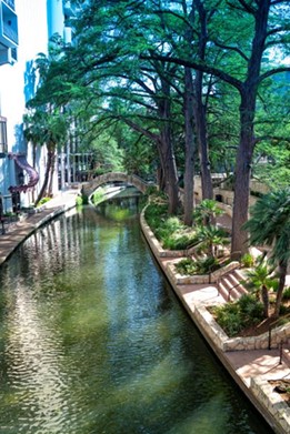 21 Unique Photos of the Empty River Walk Taken While We Shelter in Place