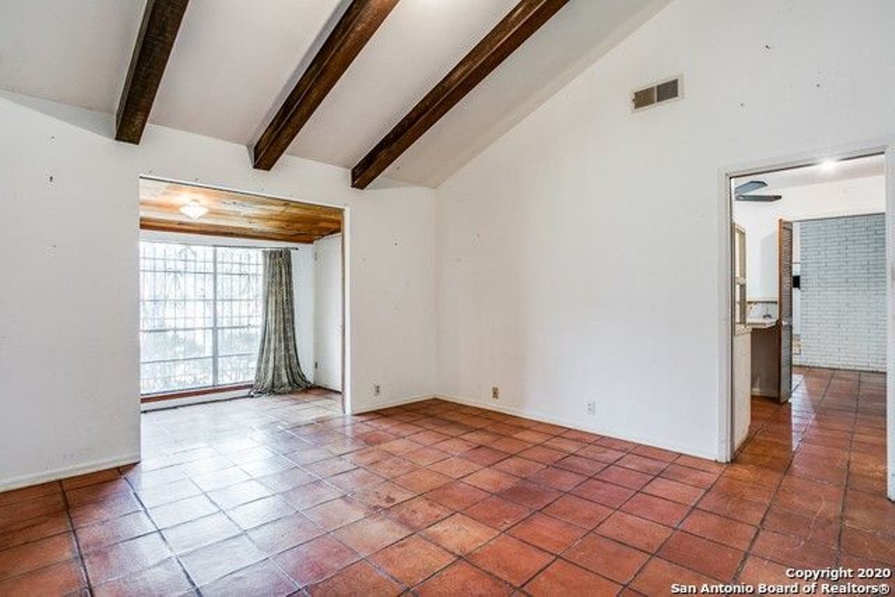 This 1960s House for Sale in San Antonio Is a Funky Fixer-Upper With Soaring Ceilings
