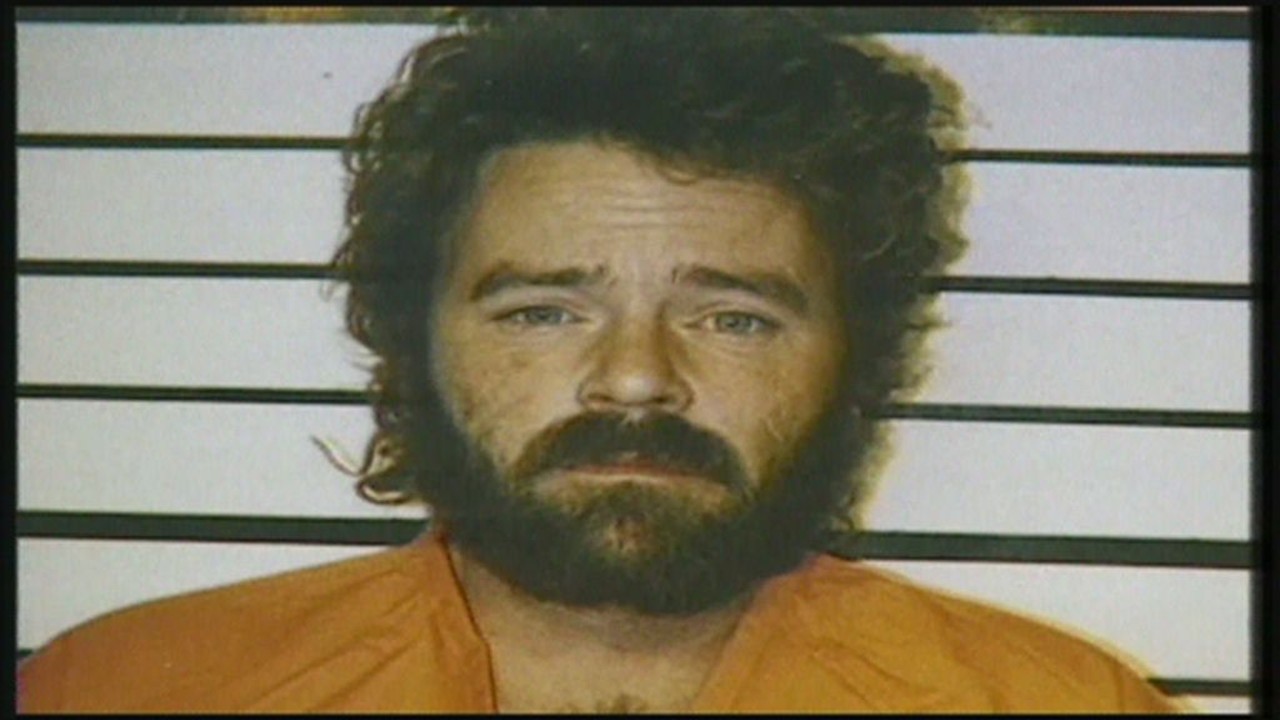 The Cross-Country Killer
Tommy Lynn Sells lived life as a serial killer, which he stemmed due to his being molested by a man as a young boy with the consent of his mother. As a teen and young adult, Sells hitchhiked across the U.S., committing crimes along the way. He claimed to have committed his first murder at the age of 15, and authorities believe he was responsible for 22 deaths, though he once claimed to be responsible for more than 70 deaths. One such murder was that of 9-year-old girl named Mary Beatrice Perez, who Sells killed in April 1999 while the girl was celebrating Fiesta at Market Square with her family. Her body was found a week later in Alazan Creek. Sells was executed in 2014 after declining to make a final statement, with Perez’s family in attendance.
Photo via Texas Department of Justice