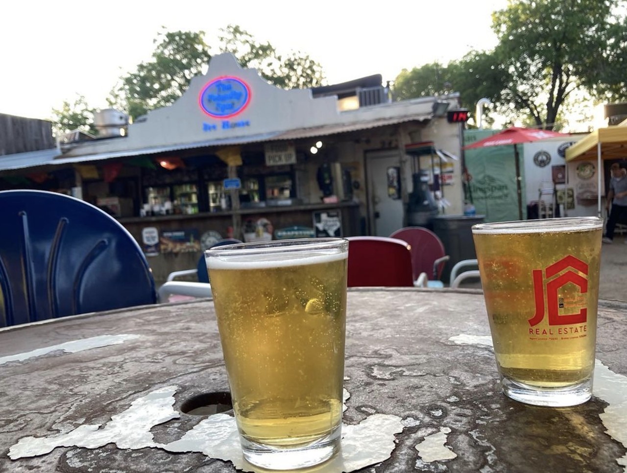 The Friendly Spot Ice House
943 S. Alamo St., (210) 224-2337, thefriendlyspot.com
Southtown’s largest outdoor food and drink venue, The Friendly Spot, offers a great outdoor sports viewing and a playground area for the rugrats. 
Photo via Instagram / fondlycooper