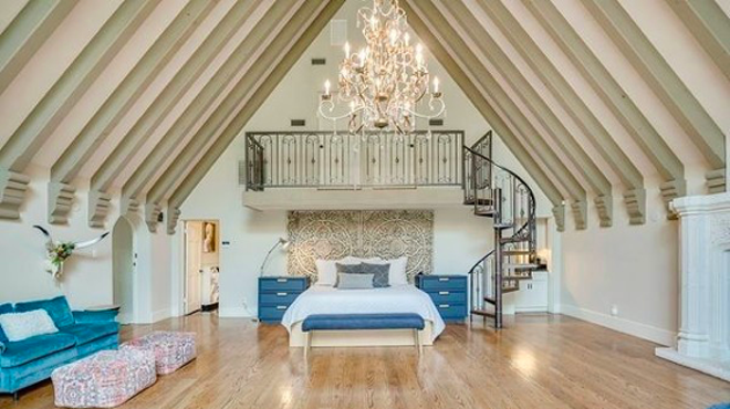 A $1.9 Million Mansion for Sale in Olmos Park Has a Master Bedroom Fit for Royalty
