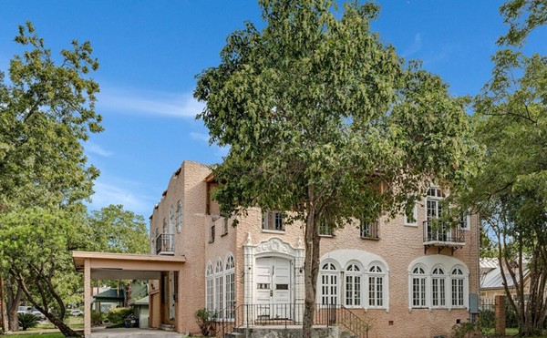 A 1927 San Antonio home build by the Alameda Theater's architect is back on the market