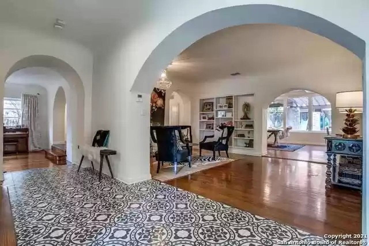 A 1929 rock house for sale in Olmos Park has gorgeous tile work and an amazing outdoor kitchen