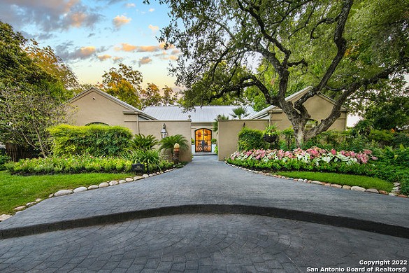 A mid-century San Antonio mansion, owned by a co-chair of Norton Rose Fulbright, is for sale