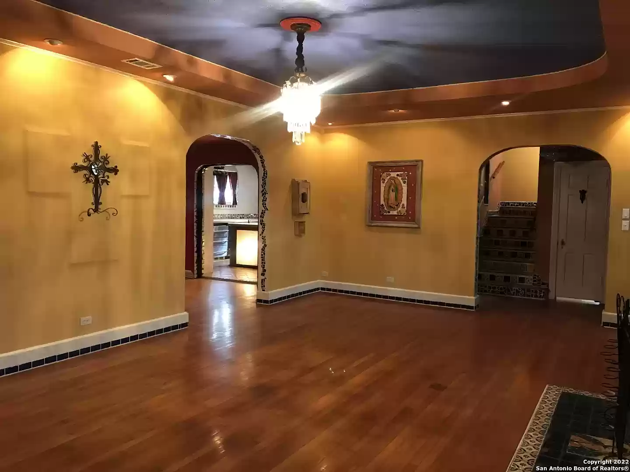 A San Antonio home with mosaic ceilings and a bar that looks like a piano is back on the market