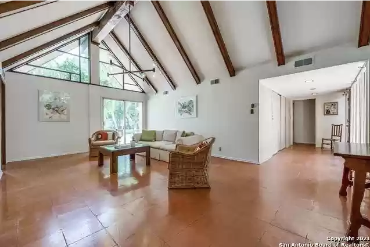 A San Antonio Mid-Century Modern home for sale was designed by the Alamo's former staff architect