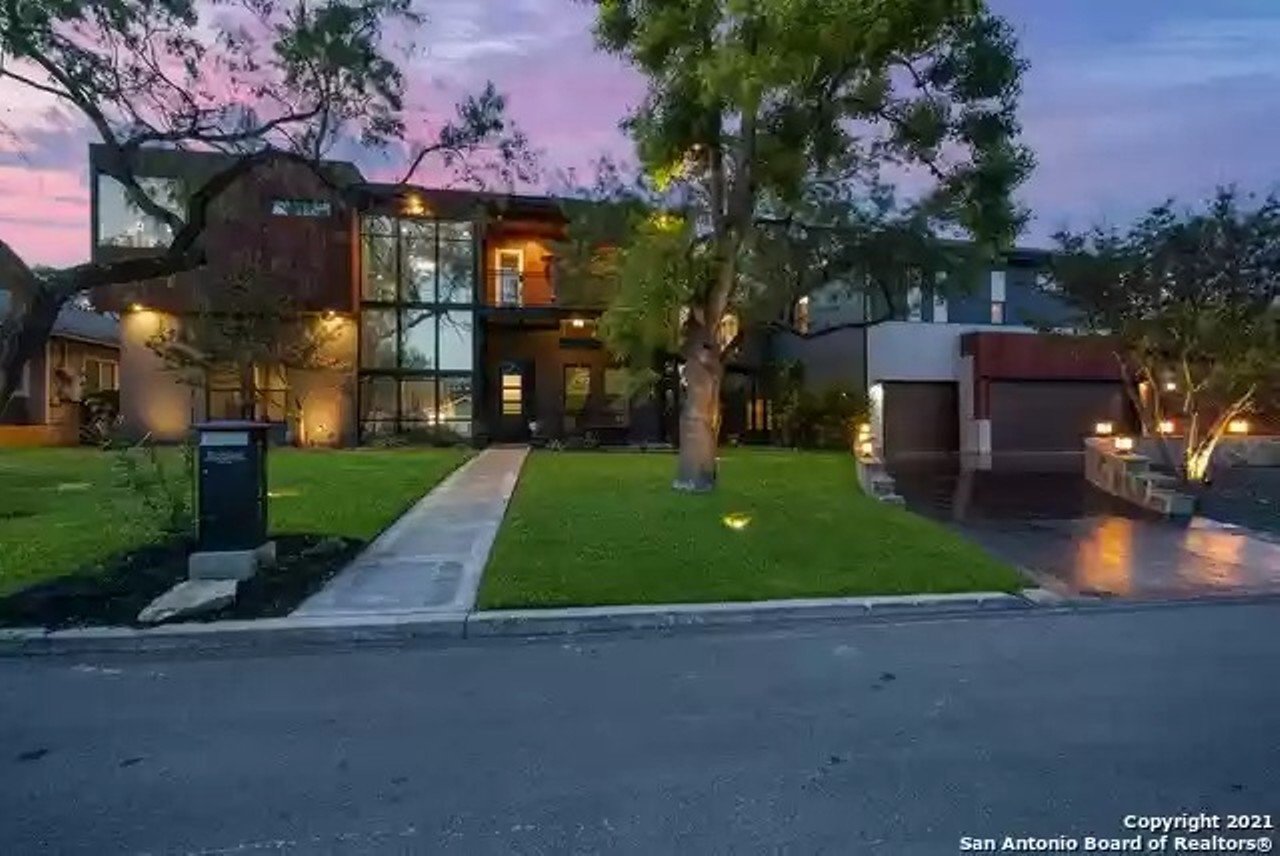 A San Antonio remodeler replaced his entire house a piece at a time and connected it with a skybridge
