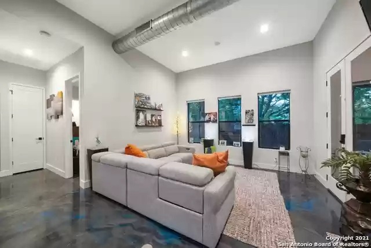 A San Antonio remodeler replaced his entire house a piece at a time and connected it with a skybridge