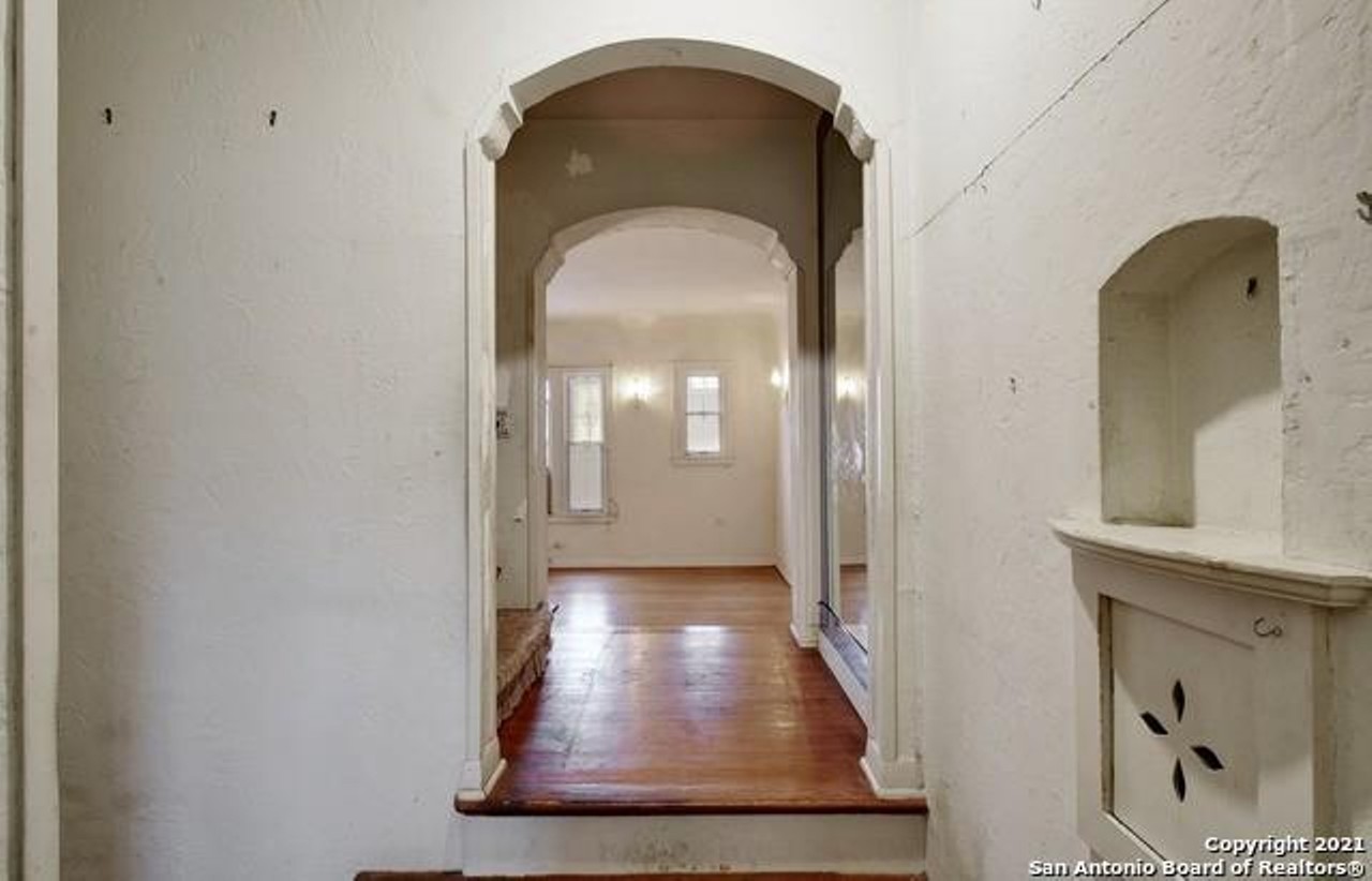 A stone fixer-upper designed by the Alameda Theater's architect is on the market in San Antonio