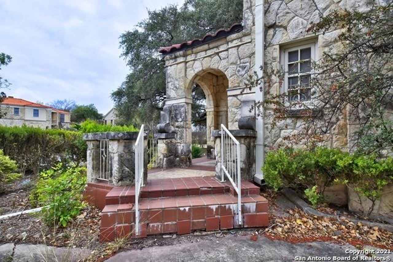 A stone fixer-upper designed by the Alameda Theater's architect is on the market in San Antonio
