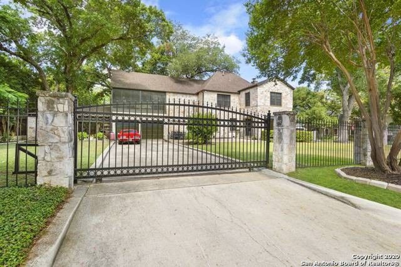 A Tudor Home for Sale in San Antonio Looks Like It Belongs in the English Countryside