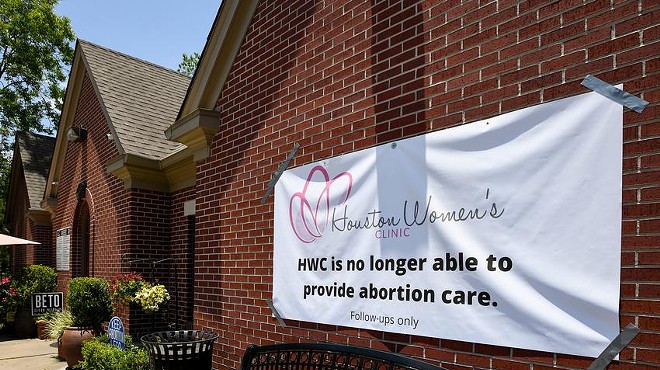 A sign taped to the front of Houston Women’s Clinic on June 24 says the clinic is no longer providing abortions after the Supreme Court’s decision to overturn Roe v. Wade.