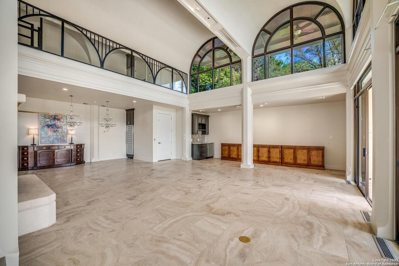 Disgraced San Antonio ex-attorney Chris Pettit's coliseum-style mansion now for sale