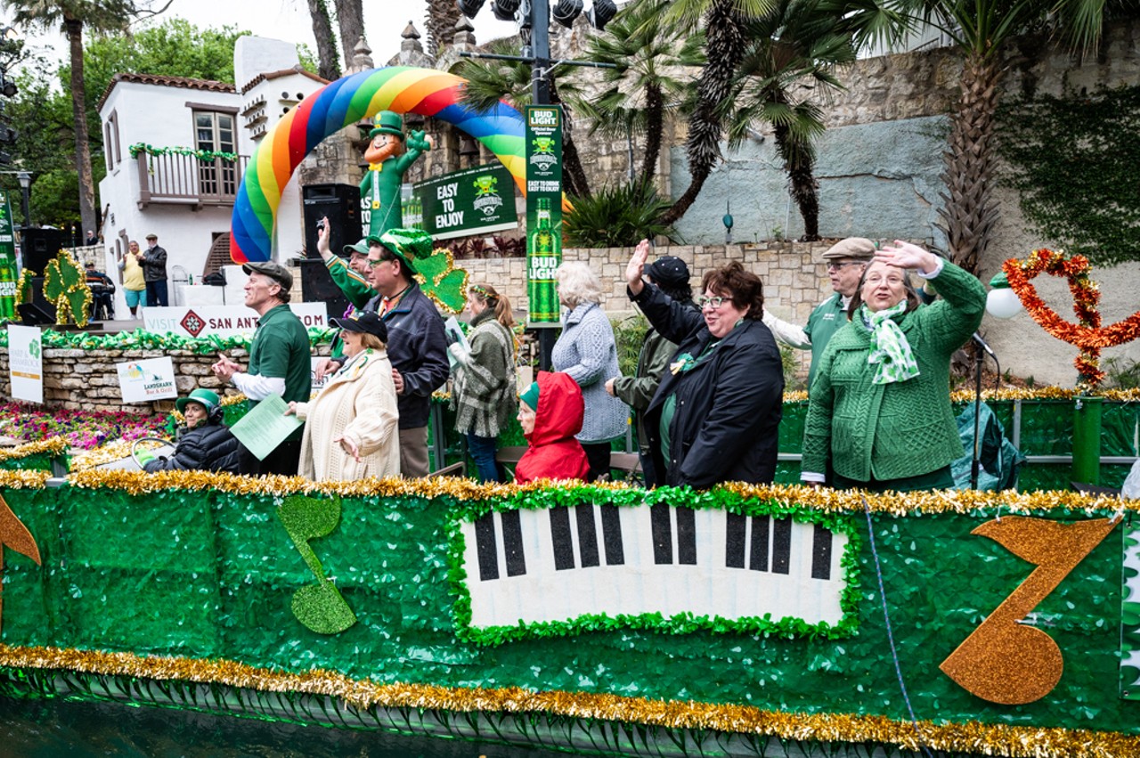 san antonio river goes green for st patricks day