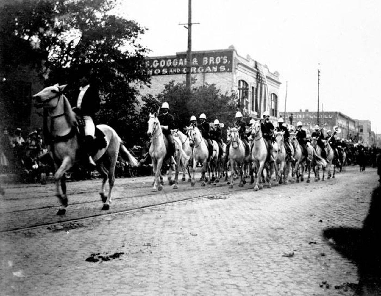 5th U. S. Cavalry mounted band in Battle of Flowers Parade, San Antonio, Texas, 1897
Here comes the cavalry! This mounted band clopped down the streets of San Antonio over 120 years ago.