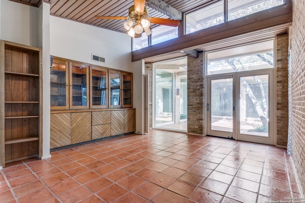 Mid-Century Modern home for sale in San Antonio was designed by Tower of the Americas architect