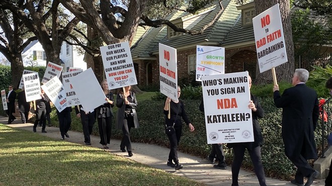 Symphony musicians protest in front of board chair Kathleen Weir Vale's Monte Vista home.