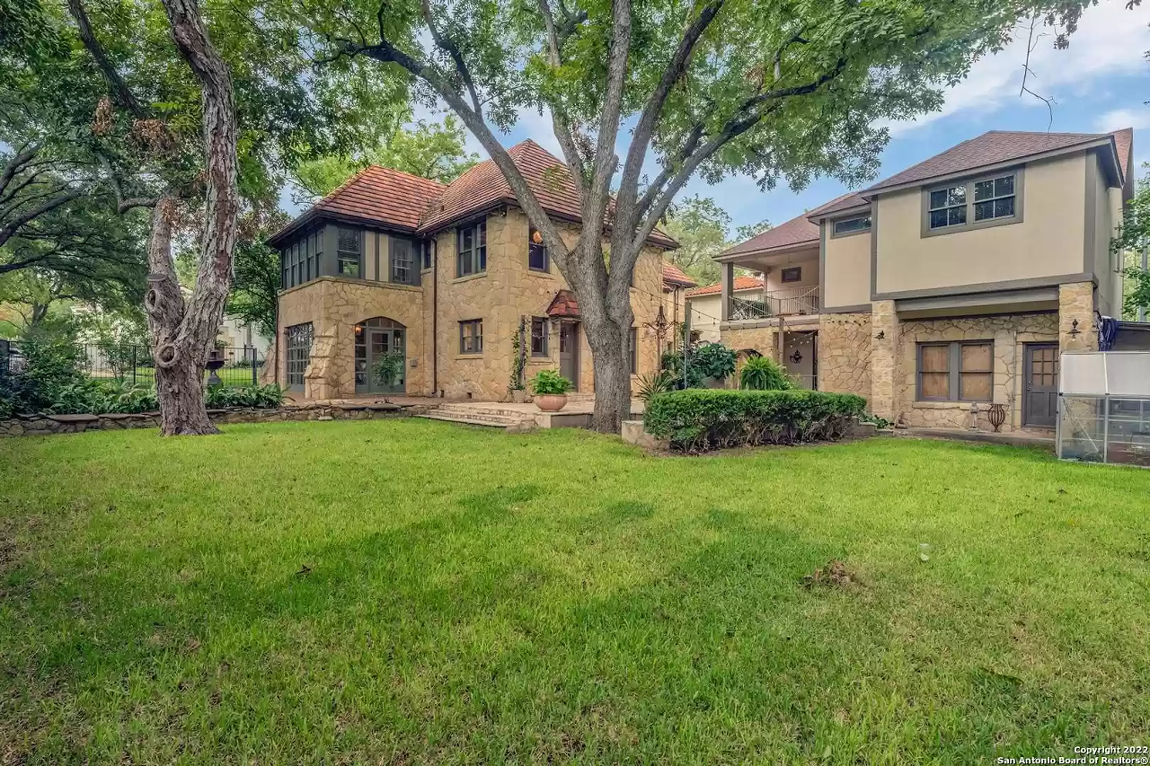 Pandemic doc Ruth Berggren and her cancer researcher husband are selling their San Antonio home