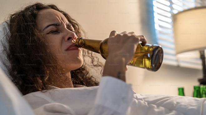 Texas' high uninsurance rate means many people who need treatment for alcoholism can't access it, according to a new study.